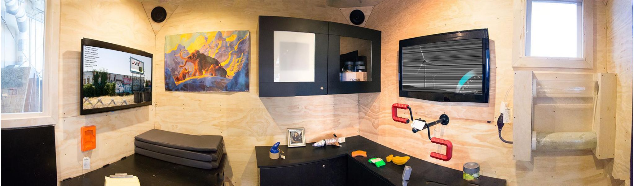 Live Cube interior view (Click to enlarge)